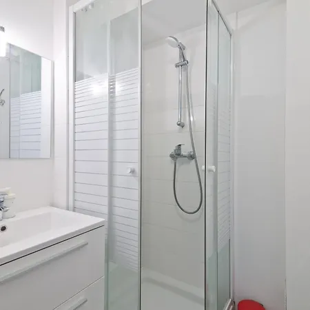 Heart Of Studio-2p Invalides Free Netflix * Paris